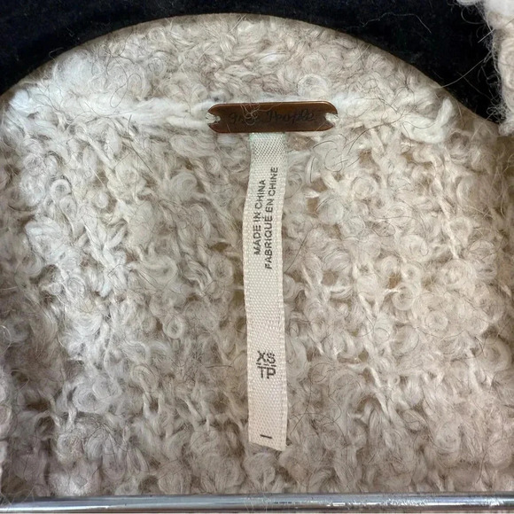 Free people oversized waffle knit cardigan size XS  neutral capsule wardrobe - Picture 3 of 3